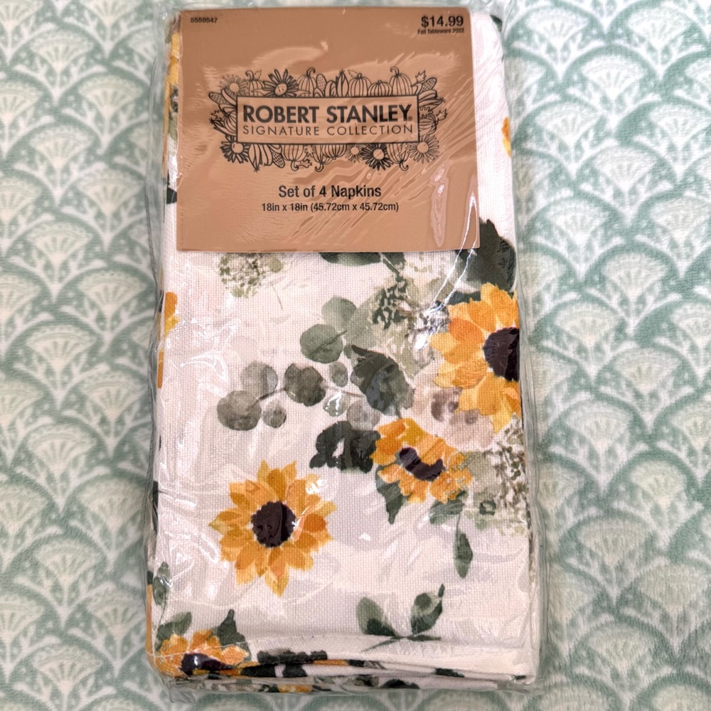 NWT! Cloth Napkins. Set of 4. Signature Sunflower Design by Robert Stanley.
